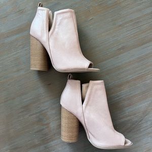 Vici side slit heels in nude/blush color. Size 7.5. New never worn.